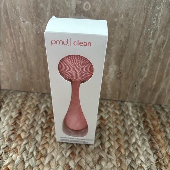 Brand new PMD Beauty Clean facial device - Picture 1 of 1